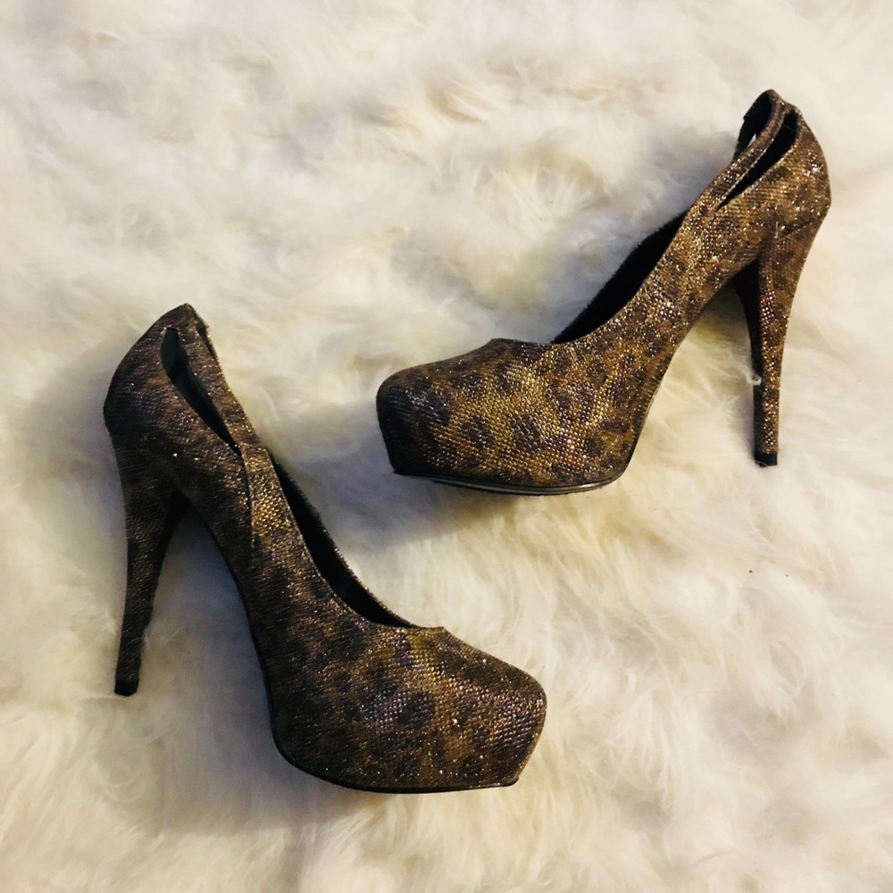 🆕 GUESS Shimmering Animal Print Pumps